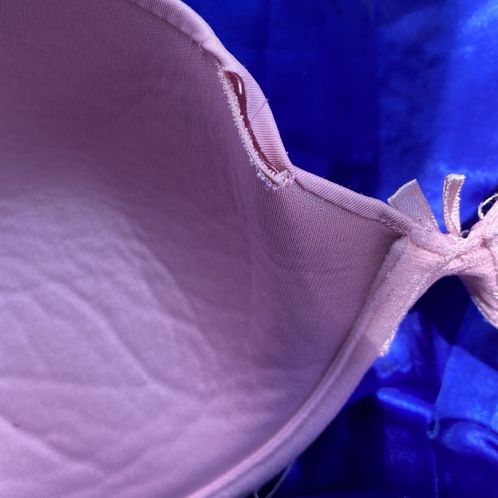 Adrienne Vittadini Studio Pink Smooth Molded Underwire Bra Size 42D Flaw - Picture 5 of 5